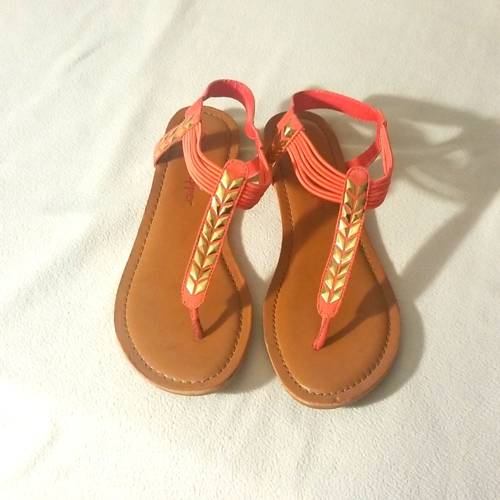 Pink & Pepper Sandels, coral with gold accents, size 7 - Picture 1 of 5